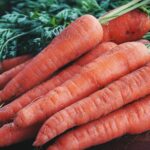 close up photography of orange carrots